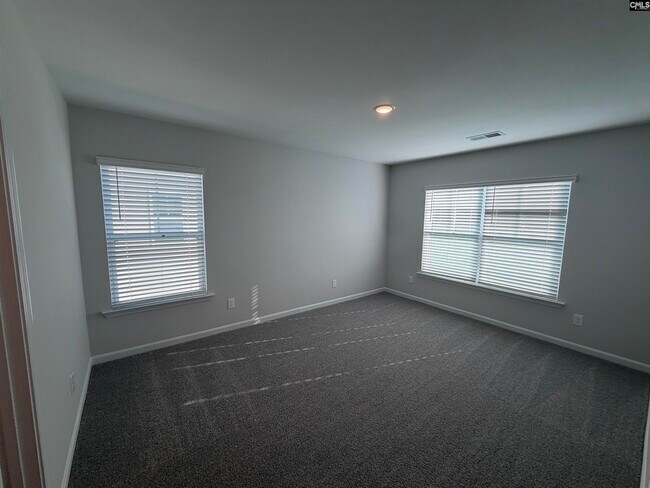 Building Photo - 515 Hill Rd