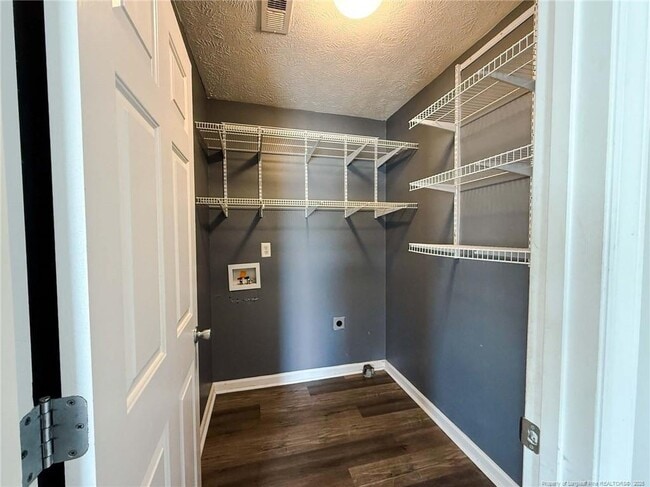 Building Photo - 225 Shakerstone Dr