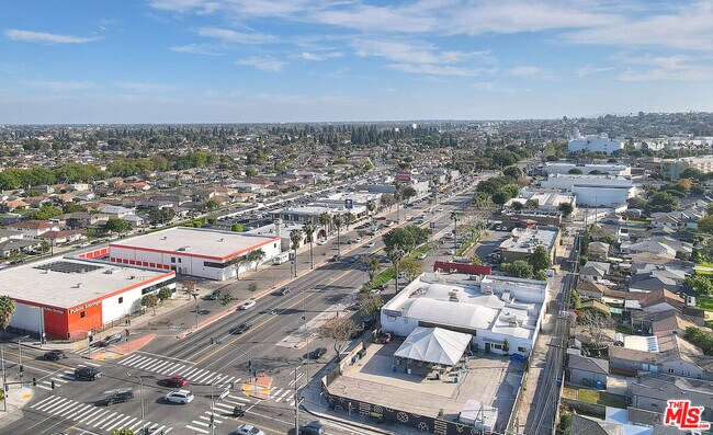 Building Photo - 3701 Coliseum St