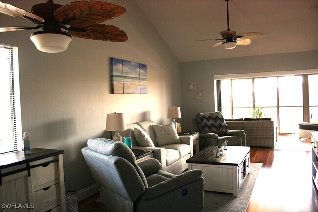 Building Photo - 15160 Riverbend Blvd
