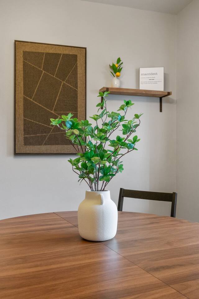 Building Photo - 1221 Kenwood St