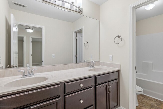 Building Photo - 5 Bedrooms in the heart of Summerfield!