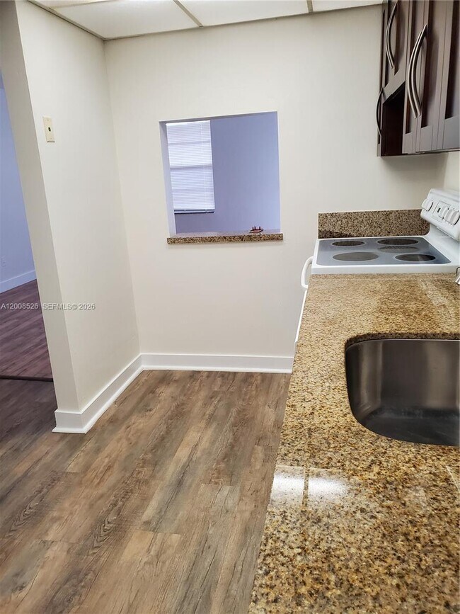 Building Photo - 1230 NE 139th St