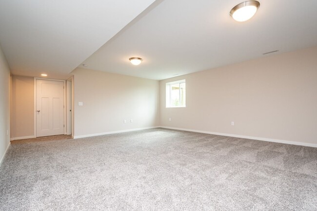 Building Photo - 4 bed 3 bath East side Iowa city!