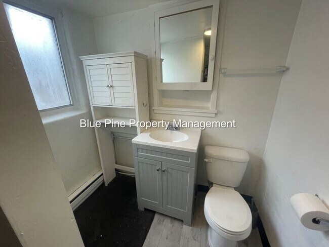 Building Photo - 110 1/2 4th Street