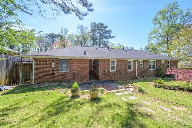 Building Photo - 878 Parkway Dr