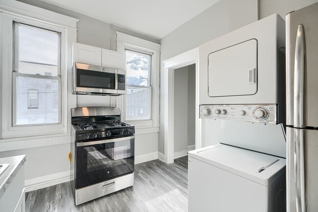 Building Photo - 400 N Hilton St