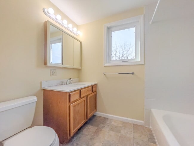 Building Photo - Spacious Renovated Colonial on The Lebanon Green