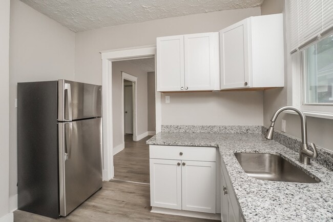 Building Photo - 656 S 42nd St