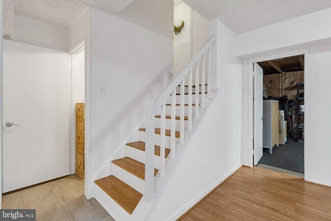 Building Photo - 2990 Borge St