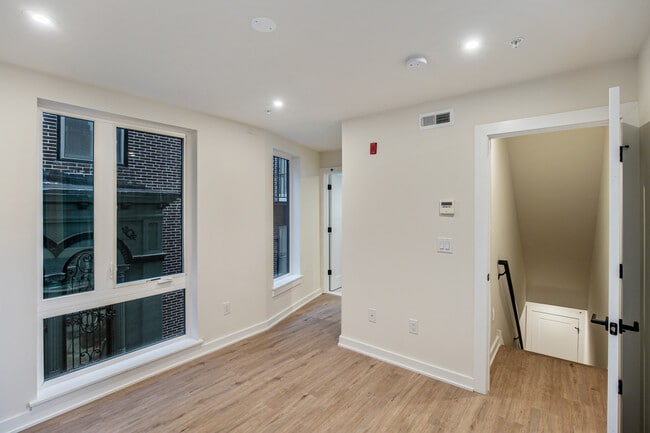 Building Photo - 933 N 29th St