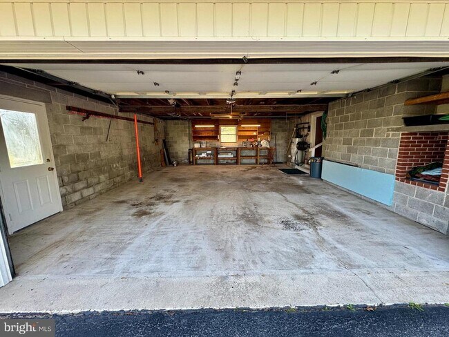Building Photo - 1032 Palm Hill Rd