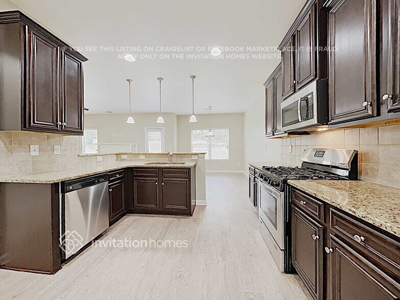 Building Photo - 239 Silver Oak Dr
