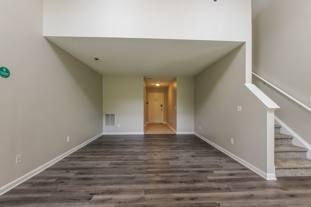 Building Photo - 555 River View Dr