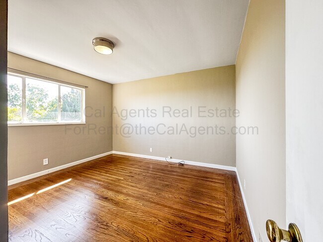 Building Photo - 7019 Outlook Ave