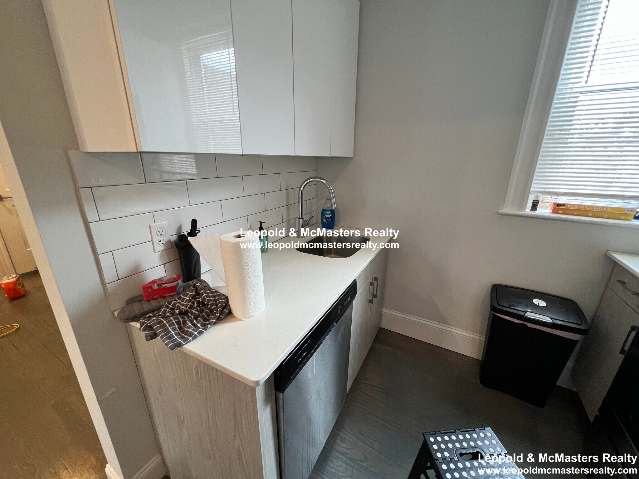 Building Photo - 112 Queensberry St