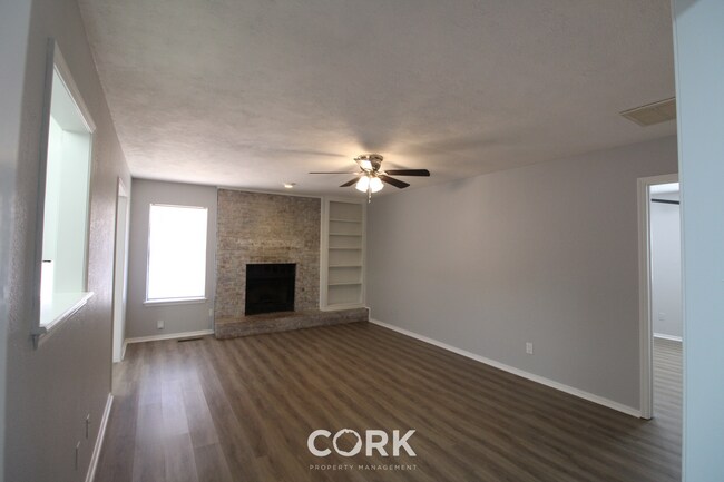 Building Photo - 708 Teal Pl