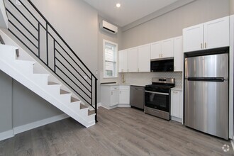 Building Photo - Newly Renovated Studio Loft Apartment on B...