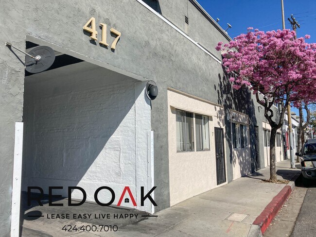 Building Photo - 417 W Los Feliz Rd