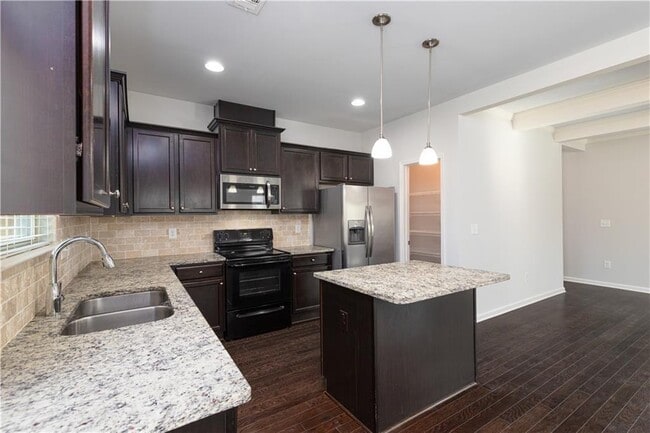 Building Photo - 4758 Highland Ave