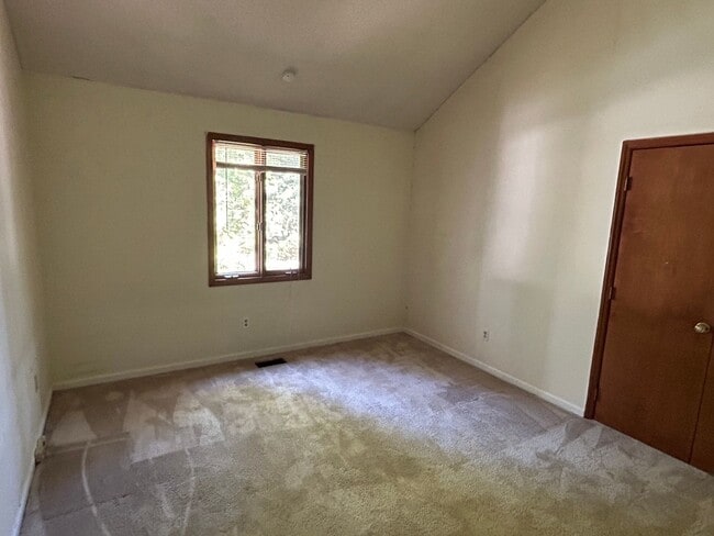 Building Photo - 4 Bed | 2 Bath Townhouse near NCSU - MOVE ...