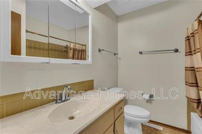 Building Photo - 15908 W Brougham Ct