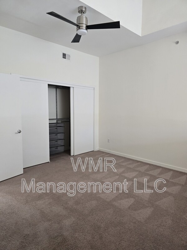 Building Photo - 2125 Southend Dr