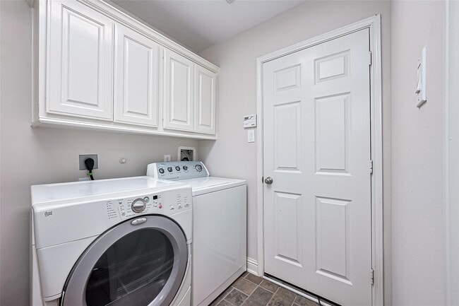 Building Photo - 5547 Cranston Ct