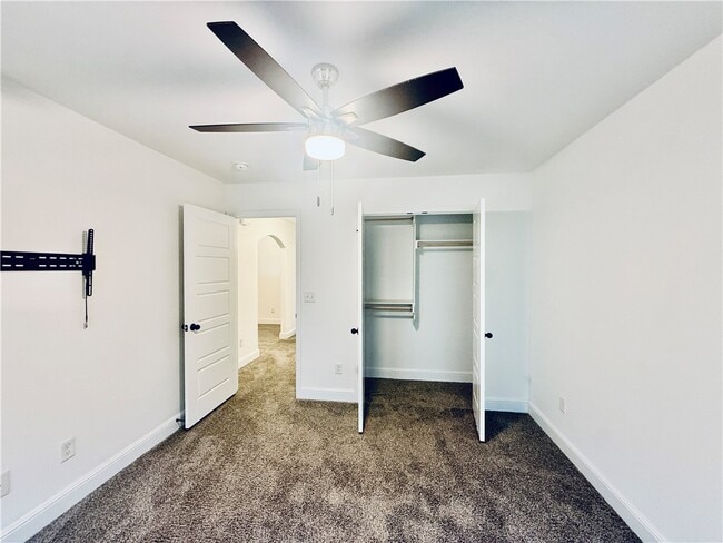 Building Photo - 424 NW 59th Ave