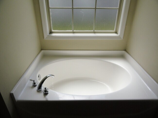 Building Photo - Close to Everything!