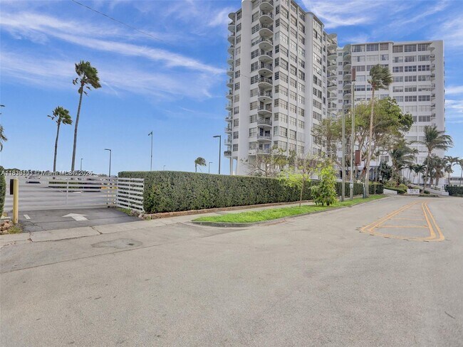 Building Photo - 11930 N Bayshore Dr