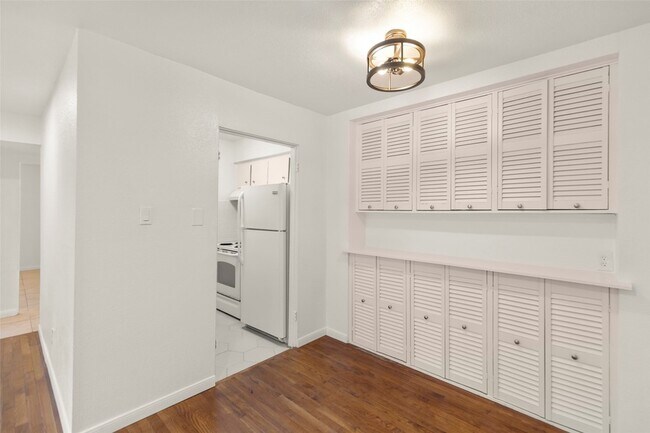 Building Photo - 2229 Mimosa Dr