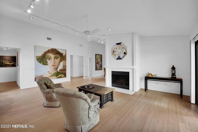 Building Photo - 2437 Burgundy Ct