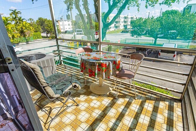 Building Photo - 16790 NE 14th Ave