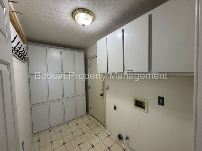 Building Photo - 4098 Quinn Dr