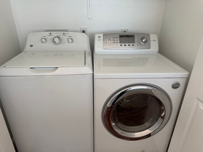 Building Photo - North Summerlin