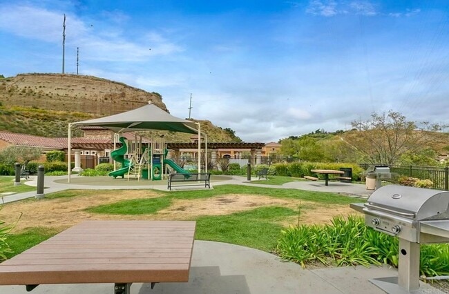 Building Photo - Contemporary Condo in Mission Valley