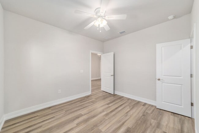 Building Photo - Built in 2024 a 2 bed 2 bath