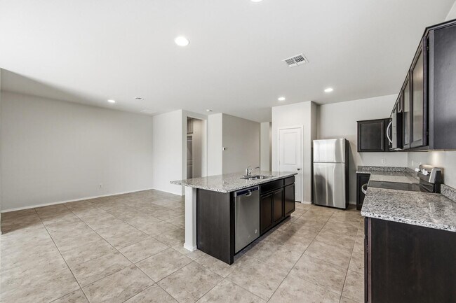 Building Photo - 1033 W Avalon Canyon Dr