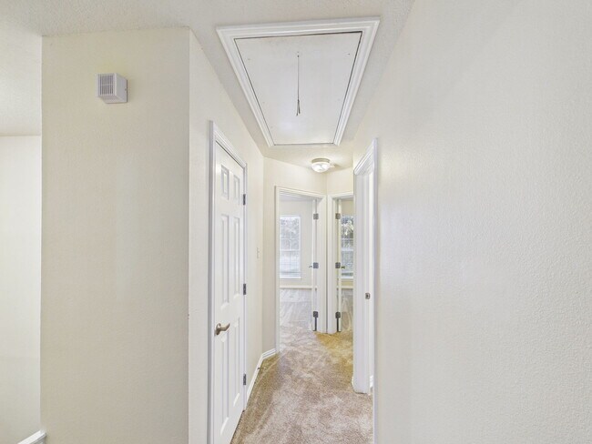 Building Photo - 1001 Krenek Tap Rd