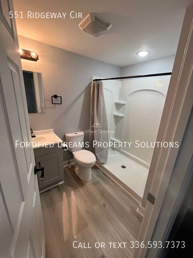 Building Photo - 551 Ridgeway Cir
