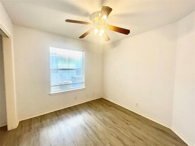 Building Photo - 13344 Water Oak Ln