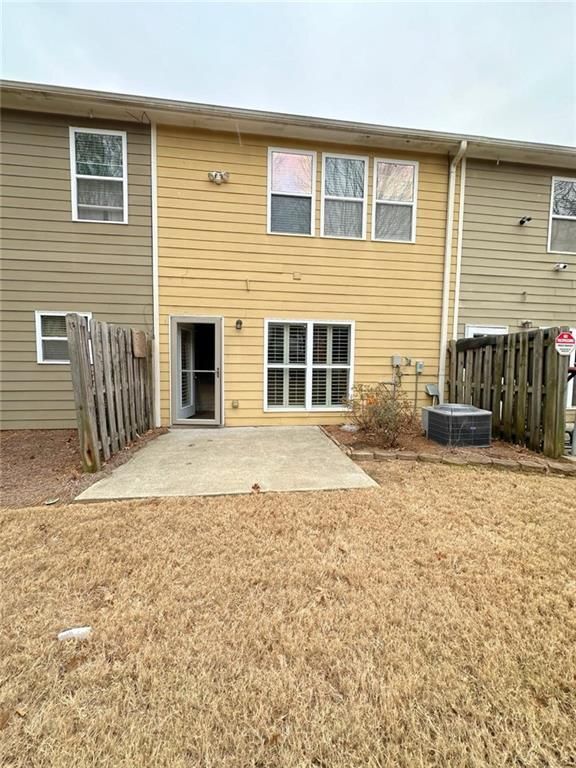 Building Photo - 2089 Lakeshore Overlook Dr