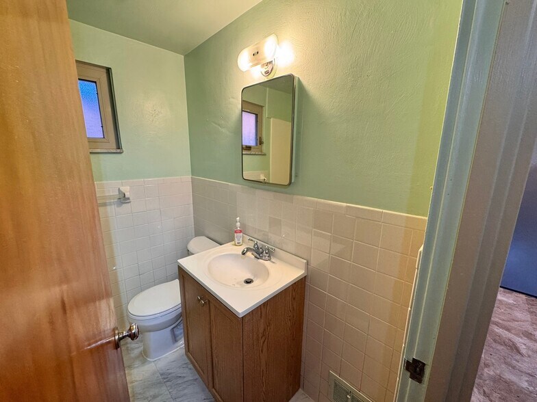 Building Photo - 213 Frankfort Ave