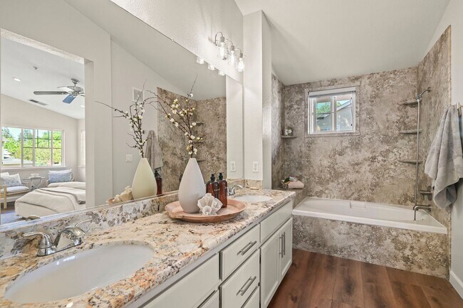 Building Photo - Bright and Spacious, 2BD/2.5BA, Two-Story Condo in Oak Creek in San Ramon- Available NOW!