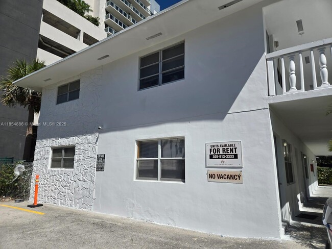 Building Photo - 2127 Van Buren St