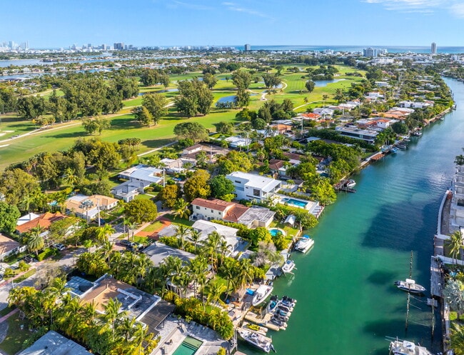 Building Photo - 950 S Shore Dr