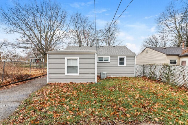 Building Photo - 2221 Cadie Ave