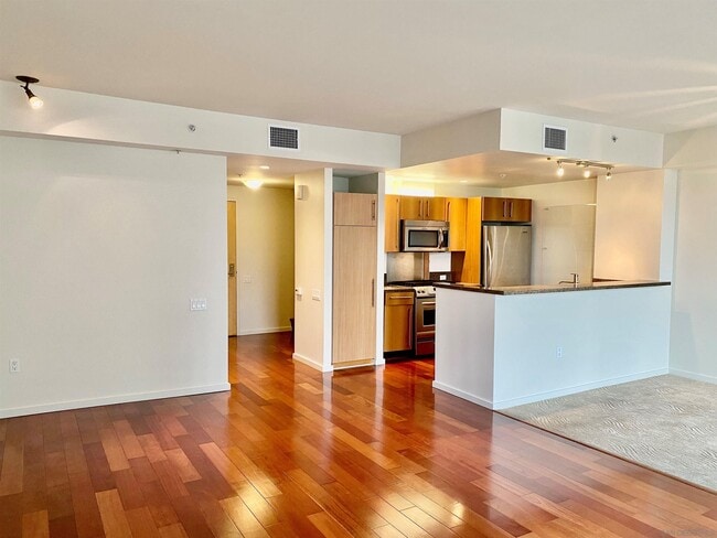 Primary Photo - 350 Eleventh Ave
