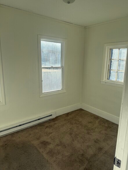 bedroom 2 - 1305 Airbrake Ave